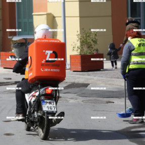 ΦΩΤΟΡΕΠΟΡΤΑΖ ΑΠΟ ΤΟ ΚΕΝΤΡΟ