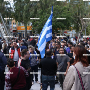 ΔΙΑΜΑΡΤΥΡΙΑ ΣΤΗΝ ΠΛΑΤΕΙΑ ΕΛΕΥΘΕΡΙΑΣ ΚΑΤΑ ΤΩΝ ΜΕΤΑΝΑΣΤΩΝ