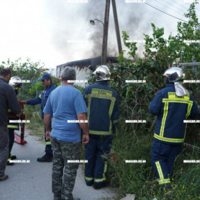 ΦΩΤΙΑ ΣΕ ΕΡΓΟΣΤΆΣΙΟ ΣΤΗΝ ΦΟΙΝΙΚΙΆ