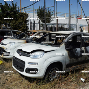 ΦΩΤΙΑ ΣΕ ΜΑΝΤΡΑ ΑΥΤΟΚΙΝΗΤΩΝ ΣΤΟ ΓΙΟΦΥΡΟ