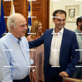 ΕΠΙΣΚΕΨΗ ΤΟΥ ΥΠΟΥΡΓΟΥ ΤΟΥΡΙΣΜΟΥ ΧΑΡΗ ΘΕΟΧΑΡΗ ΣΤΟΝ ΔΗΜΟ ΗΡΑΚΛΕΙΟΥ