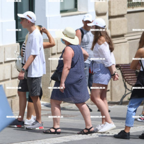 ΤΟΥΡΙΣΤΕΣ ΣΤΟ ΚΕΝΤΡΟ ΤΗΣ ΠΟΛΗΣ