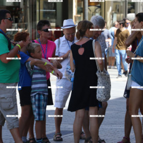 ΤΟΥΡΙΣΤΕΣ ΣΤΟ ΚΕΝΤΡΟ ΤΗΣ ΠΟΛΗΣ