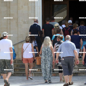 ΓΕΜΑΤΟ ΤΟΥΡΙΣΤΕΣ ΤΟ ΚΕΝΤΡΟ ΤΟΥ ΗΡΑΚΛΕΙΟΥ