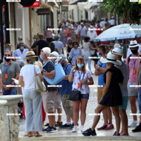 ΓΕΜΑΤΟ ΤΟΥΡΙΣΤΕΣ ΤΟ ΚΕΝΤΡΟ ΤΟΥ ΗΡΑΚΛΕΙΟΥ