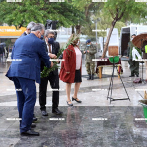 ΚΑΤΑΘΕΣΗ ΣΤΕΦΑΝΩΝ ΓΙΑ ΤΗΝ 28η ΟΚΤΩΒΡΙΟΥ