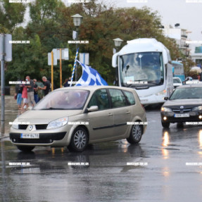 ΠΟΡΕΙΑ ΜΕ ΑΥΤΟΚΙΝΗΤΑ ΚΑΙ ΣΗΜΑΙΕΣ ΓΙΑ ΤΗΝ 28η ΟΚΤΩΒΡΙΟΥ