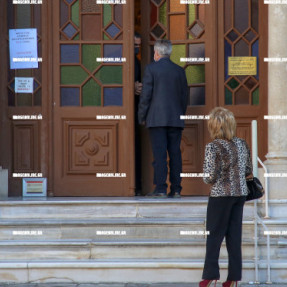 ΧΡΙΣΤΟΥΓΕΝΝΑ ΜΕ ΚΟΡΩΝΟΙΟ