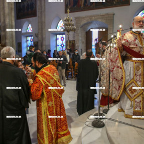 ΧΡΙΣΤΟΥΓΕΝΝΑ ΜΕ ΚΟΡΩΝΟΙΟ