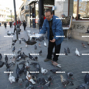 ΤΑΙΖΟΝΤΑΣ ΤΑ ΠΕΡΙΣΤΕΡΙΑ