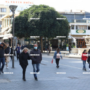 ΚΟΣΜΟΣ ΣΤΟ ΚΕΝΤΡΟ ΤΗΣ ΠΟΛΗΣ