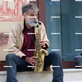 ΣΑΞΟΦΩΝΙΣΤΑΣ ΣΤΗΝ ΑΓΟΡΑ