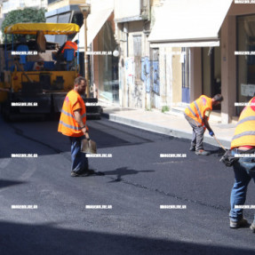 ΑΣΦΑΛΤΟΣΤΡΩΣΗ ΣΤΗΝ ΠΛΑΤΕΙΑ ΚΟΡΝΑΡΟΥ