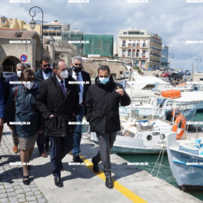 ΕΠΙΣΚΕΨΗ ΠΛΑΚΙΩΤΑΚΗ ΣΤΟ ΛΙΜΑΝΙ ΗΡΑΚΛΕΙΟΥ