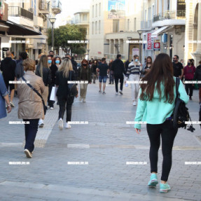 ΚΟΣΜΟΣ ΣΤΟ ΚΕΝΤΡΟ ΤΗΣ ΠΟΛΗΣ