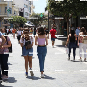 ΓΕΜΑΤΟ ΚΟΣΜΟ ΤΟ ΚΕΝΤΡΟ ΤΟΥ ΗΡΑΚΛΕΙΟΥ