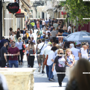 ΓΕΜΑΤΟ ΚΟΣΜΟ ΤΟ ΚΕΝΤΡΟ ΤΟΥ ΗΡΑΚΛΕΙΟΥ