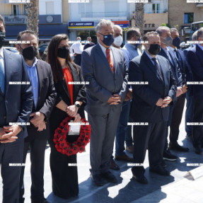 ΚΑΤΑΘΕΣΗ ΣΤΕΦΑΝΩΝ ΓΙΑ ΤΗΝ ΜΑΧΗ ΤΗΣ ΚΡΗΤΗΣ
