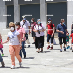 ΤΟΥΡΙΣΤΕΣ ΣΤΟ ΚΕΝΤΡΟ ΤΗΣ ΠΟΛΗΣ