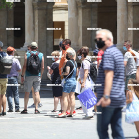 ΤΟΥΡΙΣΤΕΣ ΣΤΟ ΚΕΝΤΡΟ ΤΗΣ ΠΟΛΗΣ