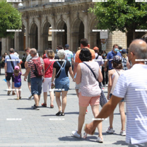 ΤΟΥΡΙΣΤΕΣ ΣΤΟ ΚΕΝΤΡΟ ΤΗΣ ΠΟΛΗΣ