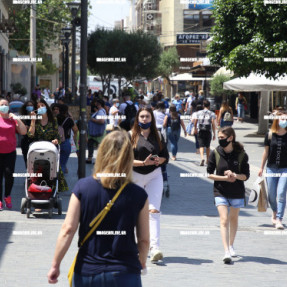 ΚΟΣΜΟΣ ΣΤΙΣ ΚΑΦΕΤΕΡΙΕΣ ΚΑΙ ΣΤΟ ΚΕΝΤΡΟ