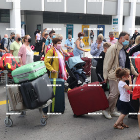 ΑΦΙΞΗ ΤΟΥΡΙΣΤΩΝ ΣΤΟ ΑΕΡΟΔΡΟΜΙΟ ΗΡΑΚΛΕΙΟΥ