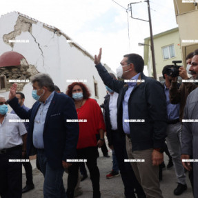 Ο ΑΛΕΞΗΣ ΤΣΙΠΡΑΣ ΣΤΟ ΑΡΚΑΛΟΧΩΡΙ