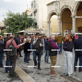 ΚΛΕΙΣΤΗ ΕΣΤΙΑΣΗ ΚΑΙ ΔΙΑΜΑΡΤΥΡΙΑ ΣΤΟ ΚΕΝΤΡΟ ΤΗΣ ΠΟΛΗΣ