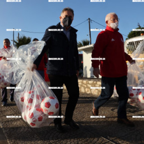 ΣΧΟΛΙΚΟΙ ΟΙΚΙΣΜΟΙ ΜΑΣΚΕΣ ΚΑΙ ΜΠΑΛΕΣ ΣΤΑ ΣΧΟΛΕΙΑ ΑΡΚΑΛΟΧΩΡΙΟΥ - ΚΑΣΤΕΛΛΙΟΥ ΑΠΟ ΤΟΝ ΟΛΥΜΠΙΑΚΟ