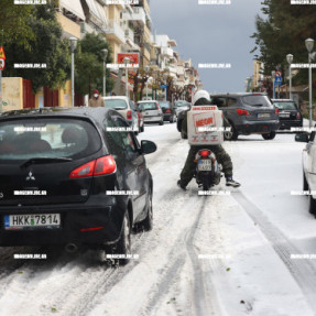 ΕΣΤΡΩΣΕ ΤΟ ΧΑΛΑΖΙ ΣΤΟ ΚΕΝΤΡΟ ΤΟΥ ΗΡΑΚΛΕΙΟΥ