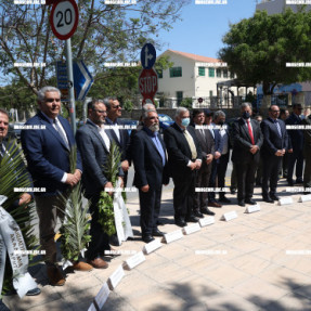 ΚΑΤΑΘΕΣΗ ΣΤΕΦΑΝΩΝ ΣΤΟ ΜΝΗΜΕΙΟ ΤΩΝ ΠΟΝΤΙΩΝ