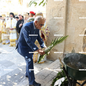 ΚΑΤΑΘΕΣΗ ΣΤΕΦΑΝΩΝ ΣΤΟΝ ΑΓΙΟ ΤΙΤΟ