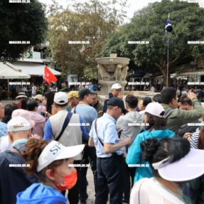 ΓΕΜΑΤΟ ΤΟΥΡΙΣΤΕΣ ΤΟ ΚΕΝΤΡΟ ΤΗΣ ΠΟΛΗΣ