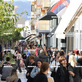 ΚΙΝΗΣΗ ΣΤΗΝ ΑΓΟΡΑ ΛΟΓΟ BLACK FRIDAY