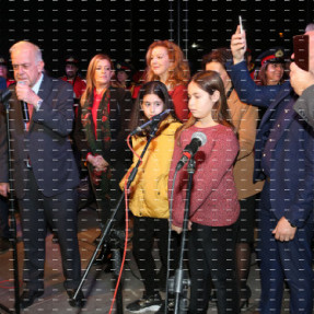 ΦΩΤΑΓΩΓΗΣΗ ΤΟΥ ΧΡΙΣΤΟΥΓΕΝΝΙΑΤΙΚΟΥ ΔΕΝΤΡΟΥ