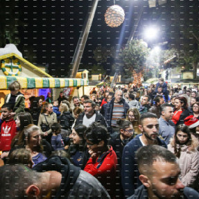 ΦΩΤΑΓΩΓΗΣΗ ΤΟΥ ΧΡΙΣΤΟΥΓΕΝΝΙΑΤΙΚΟΥ ΔΕΝΤΡΟΥ