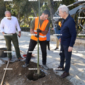 ΑΥΤΟΨΙΑ ΤΟΥ ΔΗΜΑΡΧΟΥ ΣΤΗΝ ΔΕΝΤΡΟΦΥΤΕΥΣΗ ΣΤΟ ΠΑΡΚΟ ΓΕΩΡΓΙΑΔΗ